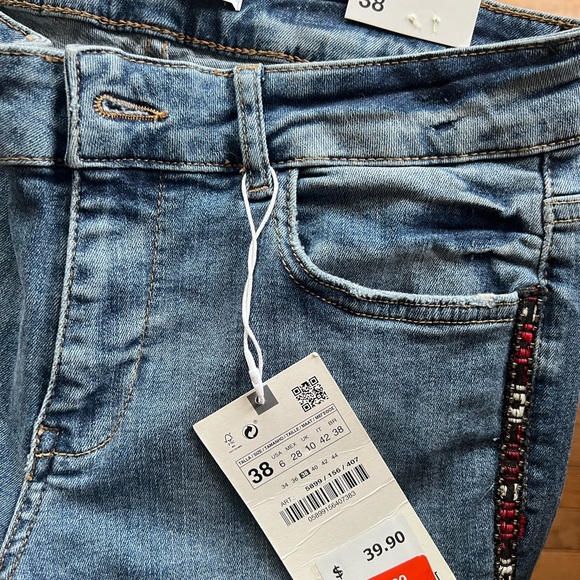 Zara Embroidered Mid Rise Skinny Jean - Picture 2 of 5